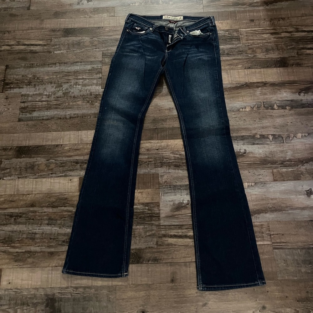 Women’s Y2K vintage (from early 2000’s) Hollister jeans.